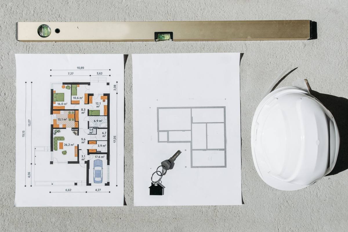 Construction drawings, level and hard hat
